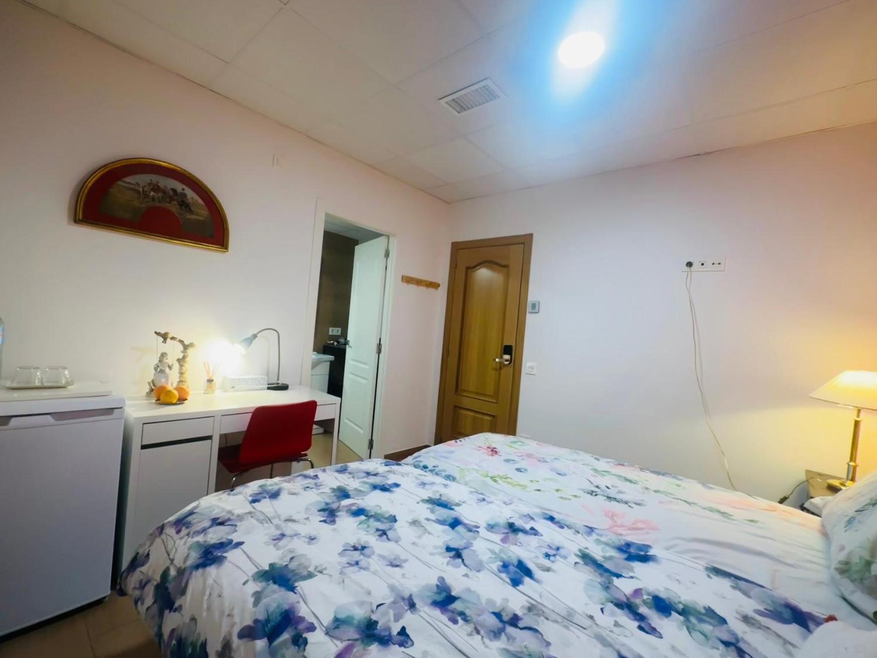 Mirador 2 Del Mercado Central - Habitacion Con Bano Privado En El Centro De La Ciudad Vella Valencia Luaran gambar