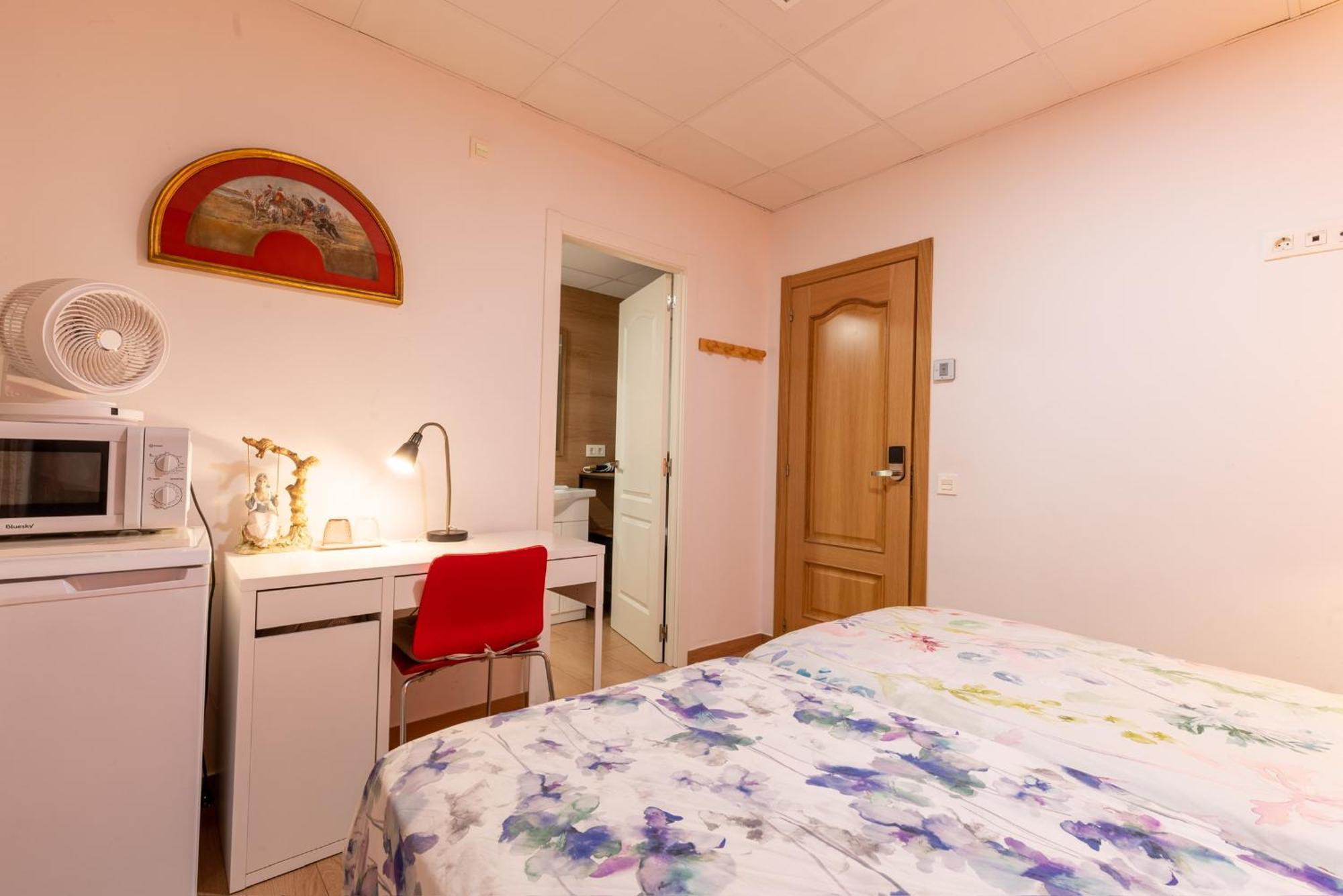 Mirador 2 Del Mercado Central - Habitacion Con Bano Privado En El Centro De La Ciudad Vella Valencia Luaran gambar